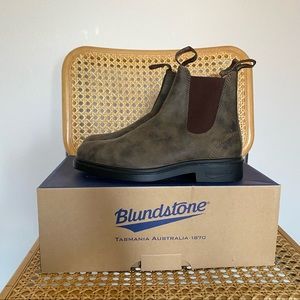 Brand new Blundstone chelsea boots